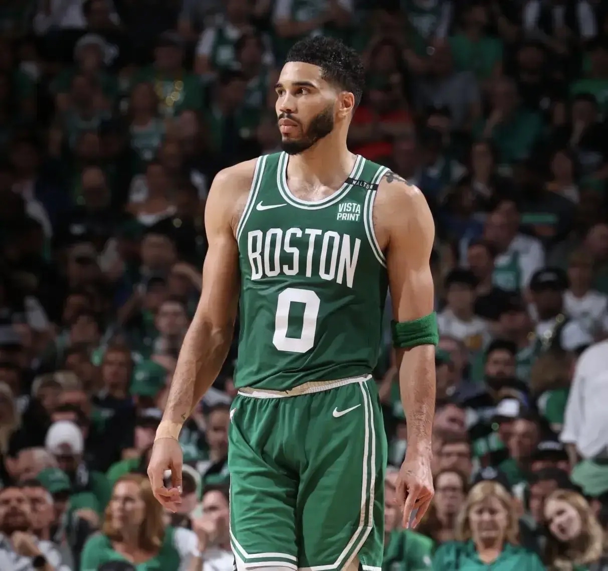 包含塔图姆与50激战掘金分钟，表现优异胜负难料！，阿扎伦卡焦点对战比赛高潮迭起的词条